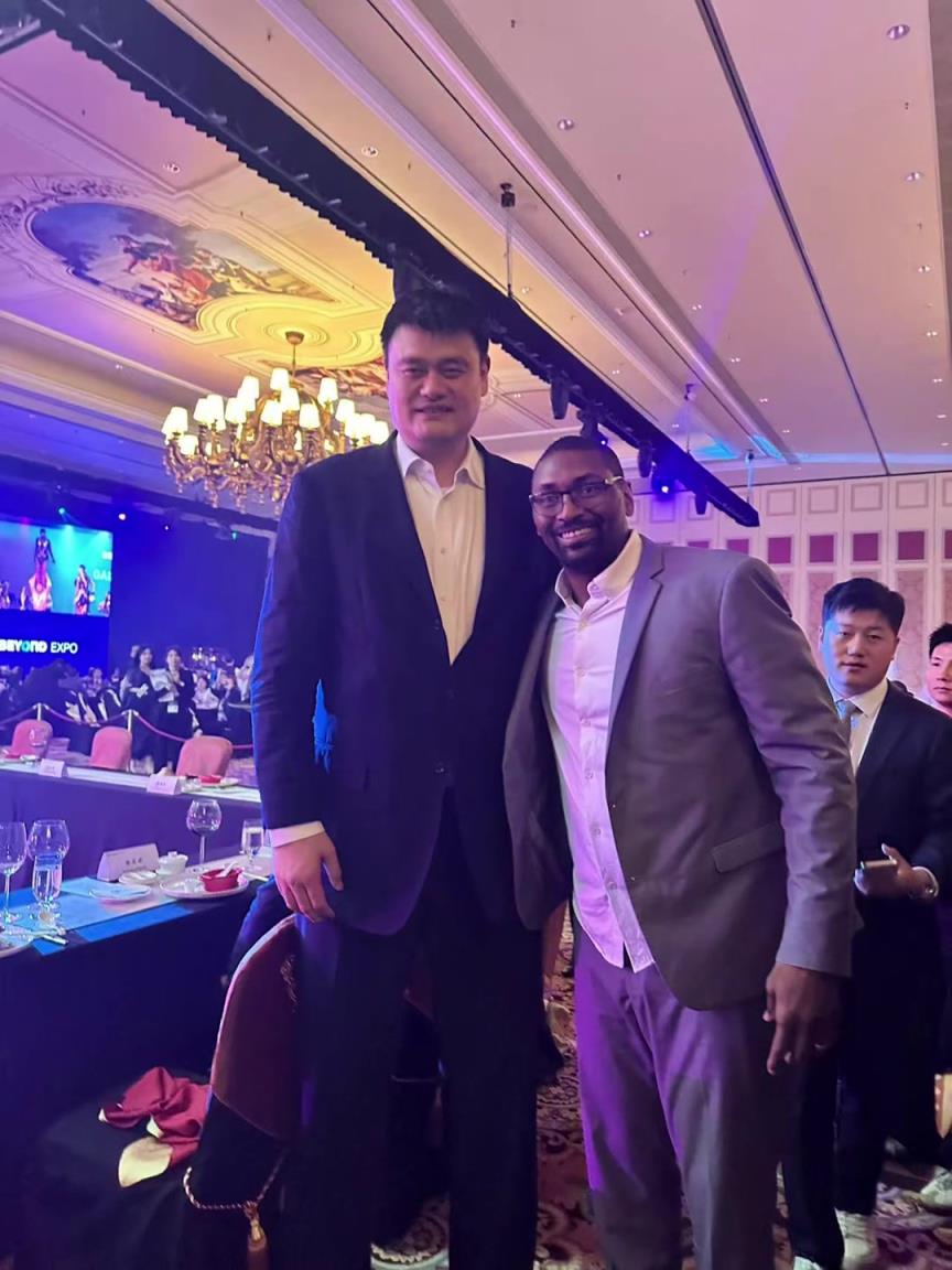 阿泰斯特曬與姚明合照：這是我最喜歡的隊友 姚??！